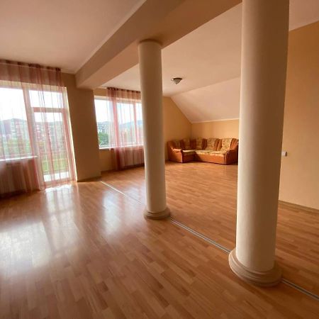 Apartments On Parkaniya 2A Mukacheve Exterior photo