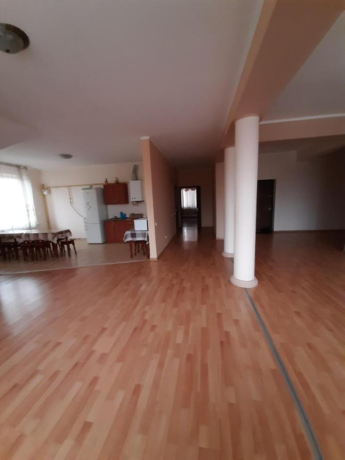 Apartments On Parkaniya 2A Mukacheve Exterior photo